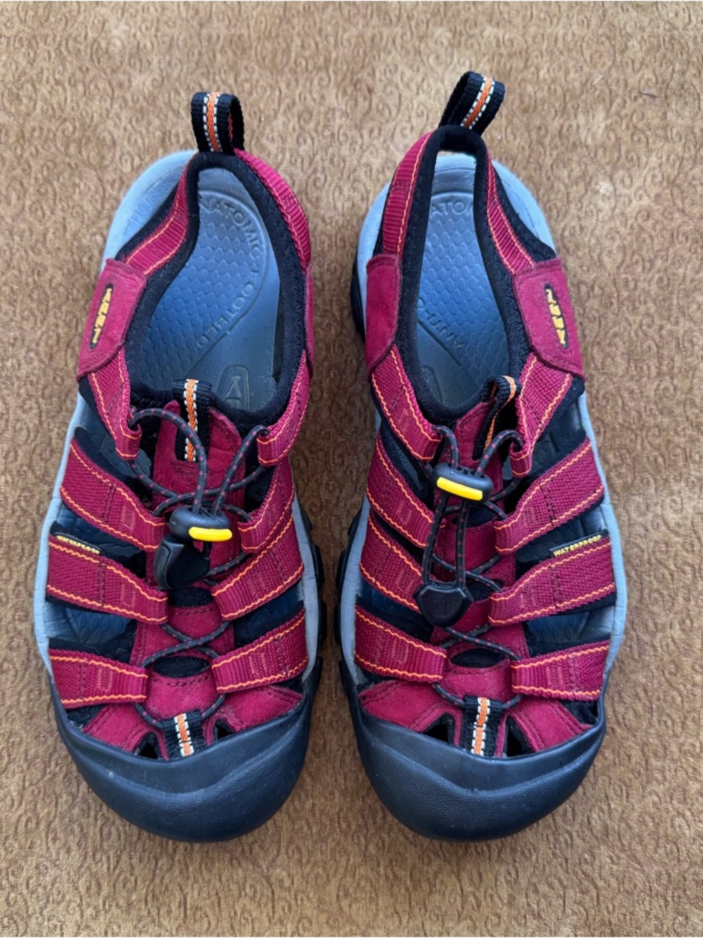 Keene Sz 7 Burgundy Outdoor Water/Sport Sandals with Black Toe